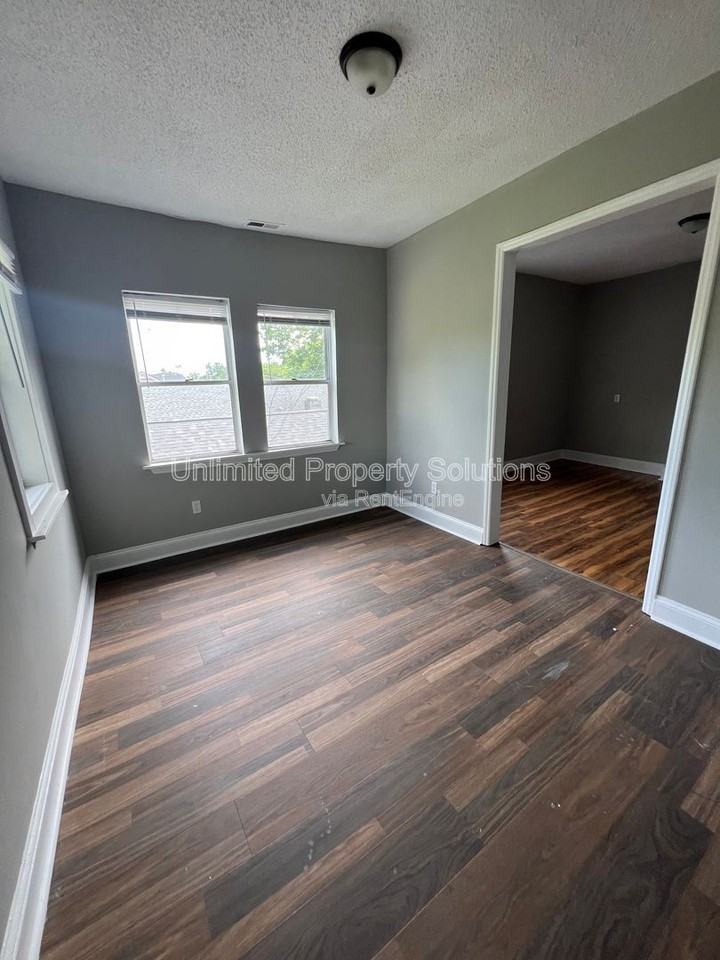 214 S 13th St #B - Photo 4 of 19