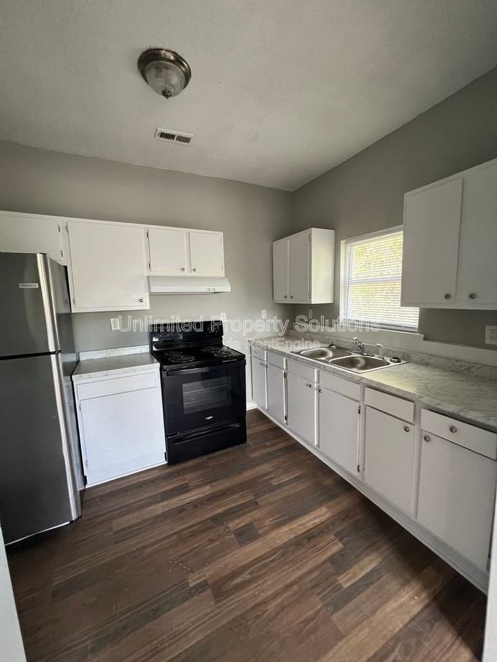 214 S 13th St #B - Photo 6 of 19