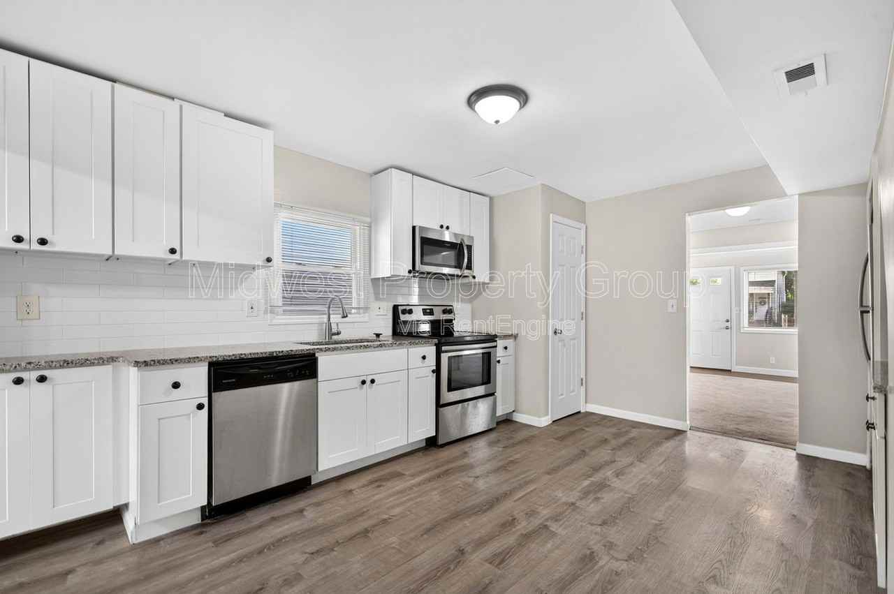 3610 Manhattan Ave - Photo 2 of 34