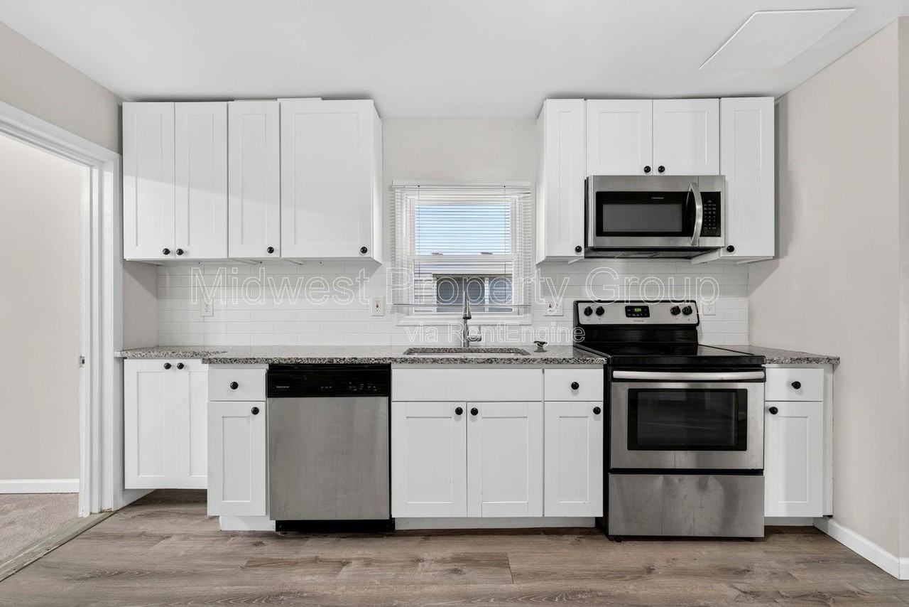 3610 Manhattan Ave - Photo 3 of 34