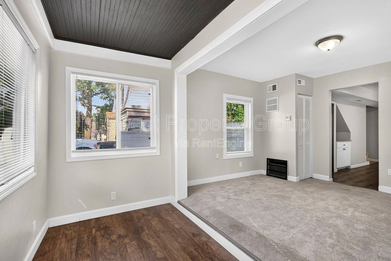 3610 Manhattan Ave - Photo 7 of 34