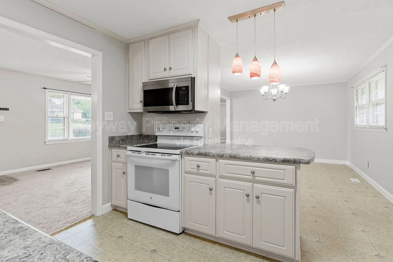 133 Belair Rd - Photo 4 of 16