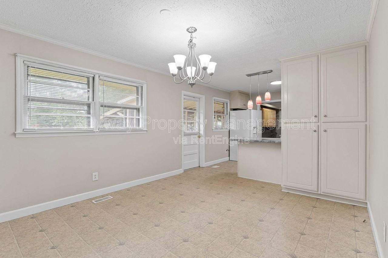 133 Belair Rd - Photo 5 of 16