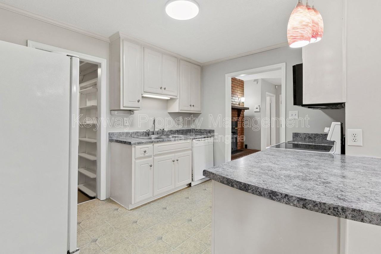133 Belair Rd - Photo 6 of 16