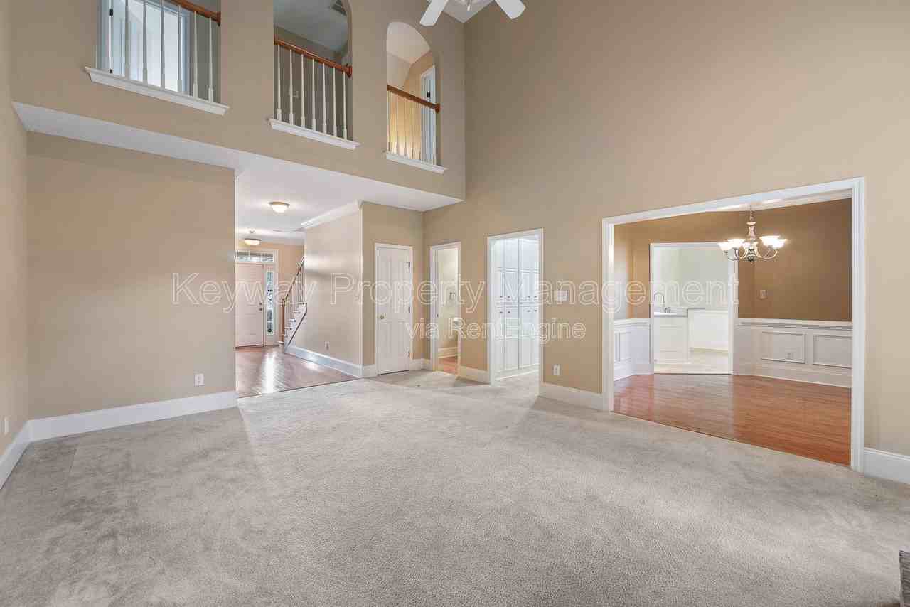 4890 Somerset Dr - Photo 6 of 28
