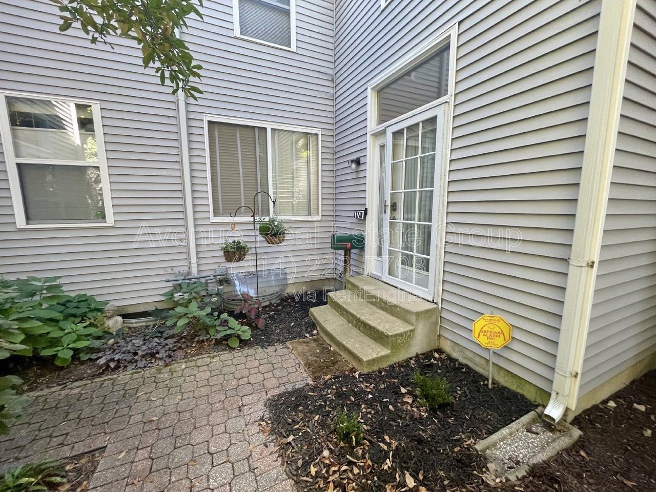 5776 Kingsbury Pl - Photo 2 of 18