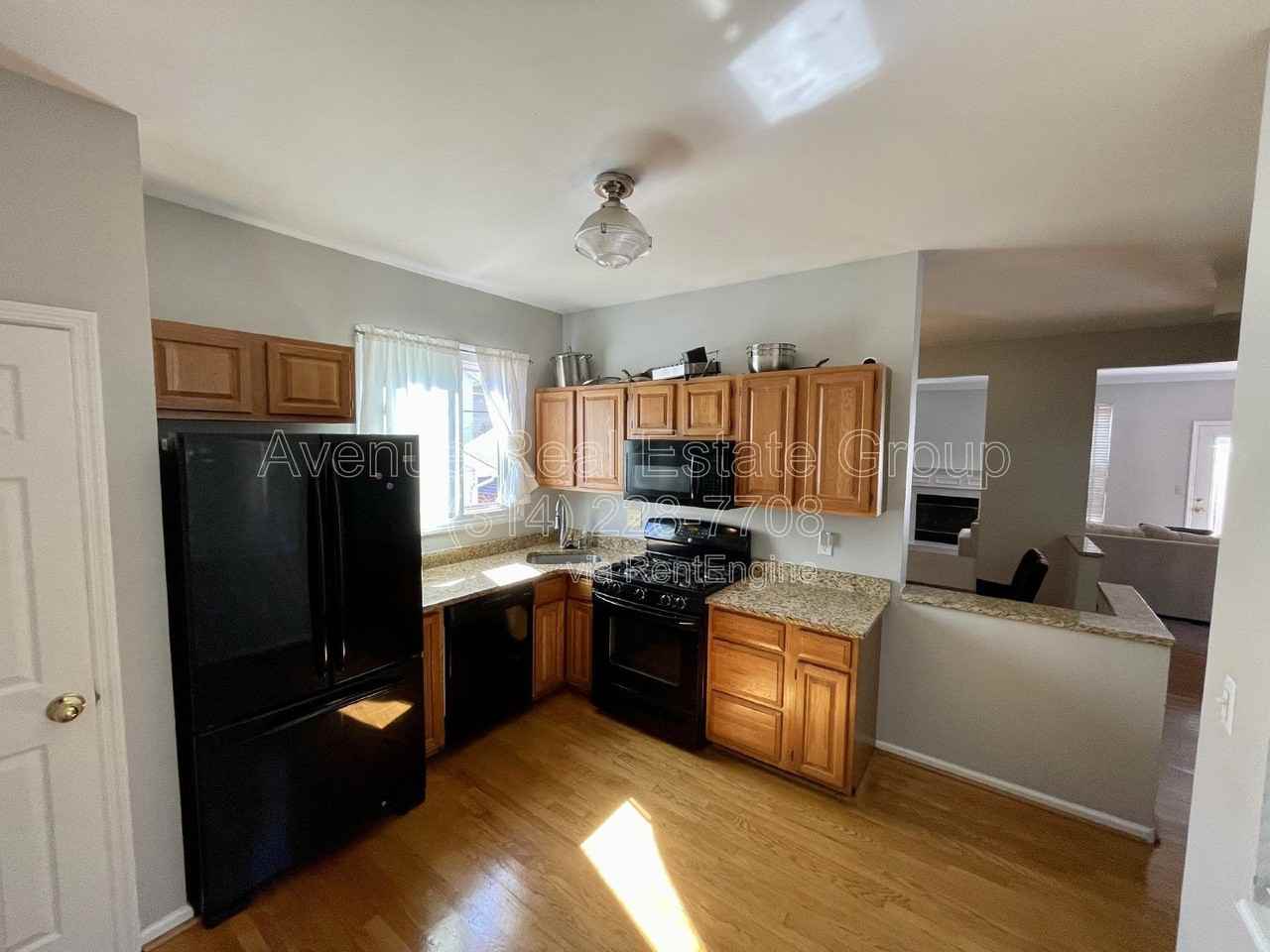 5776 Kingsbury Pl - Photo 5 of 18