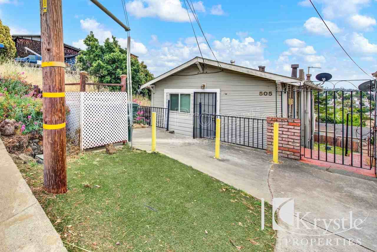 505 Hichborn St #B - Photo 3 of 23