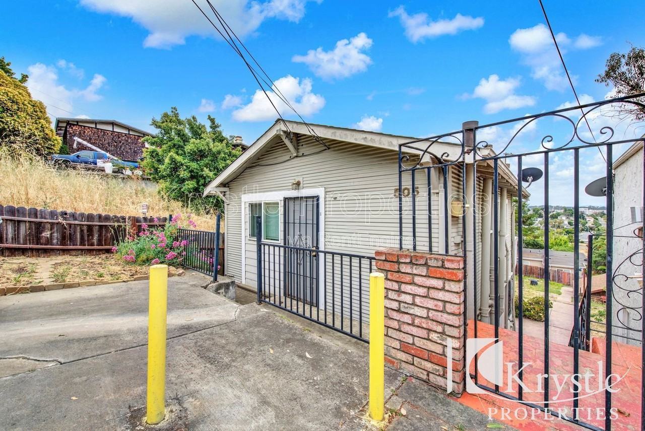 505 Hichborn St #B - Photo 4 of 23