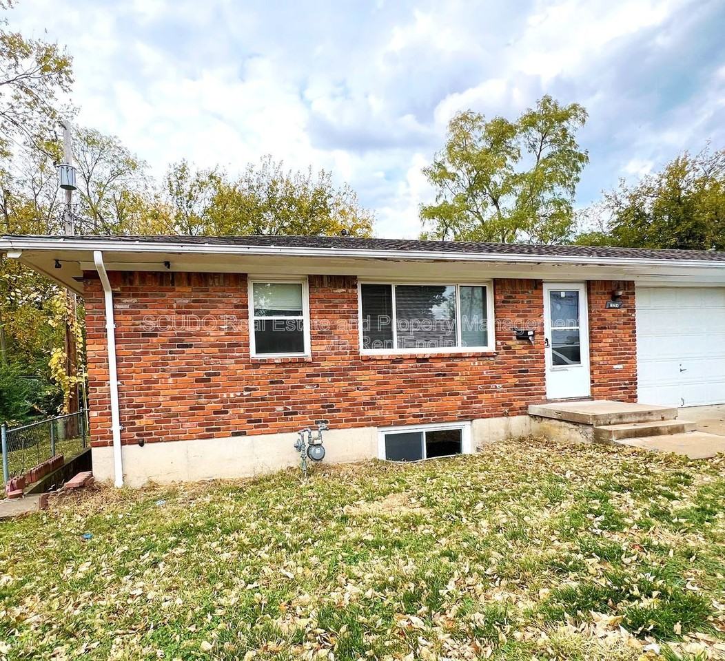 2320 S Grand Ave