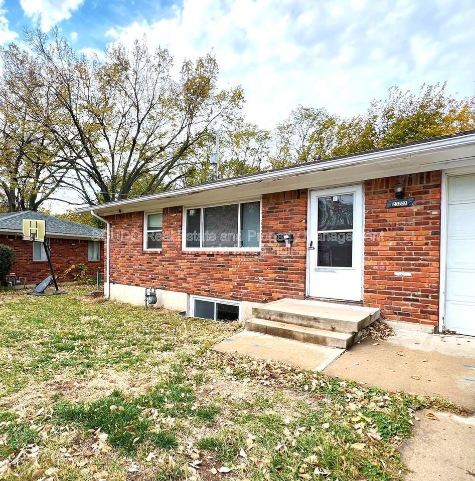 2320 S Grand Ave - Photo 2 of 17