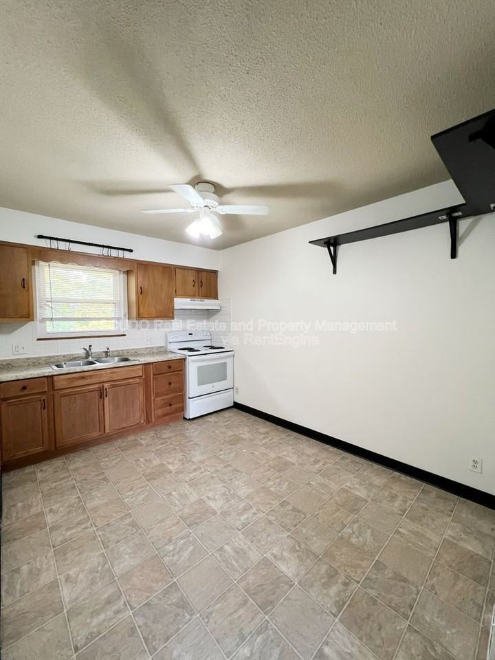 2320 S Grand Ave - Photo 6 of 17