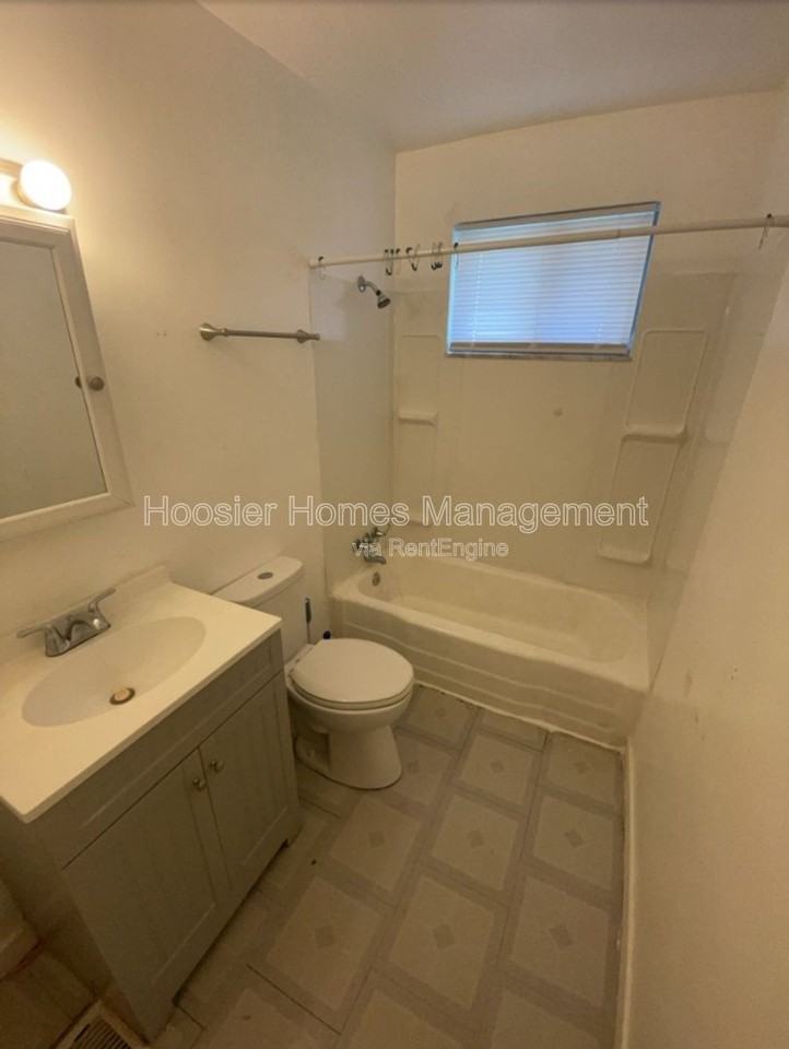 712 N Linwood Ave - Photo 5 of 9