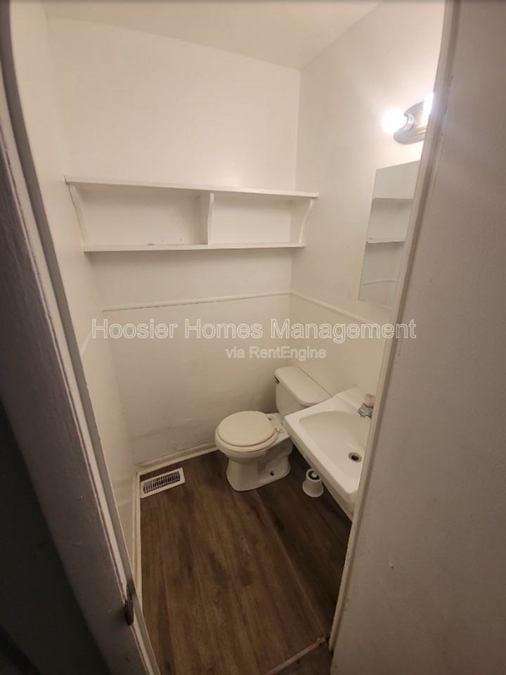712 N Linwood Ave - Photo 6 of 9