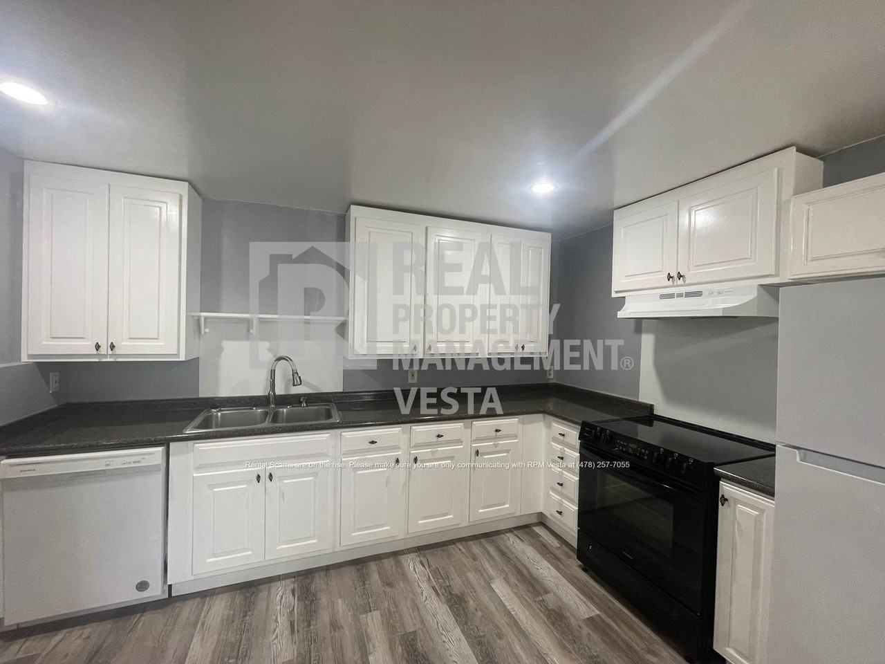 2875 Barrett Ave - Photo 4 of 17