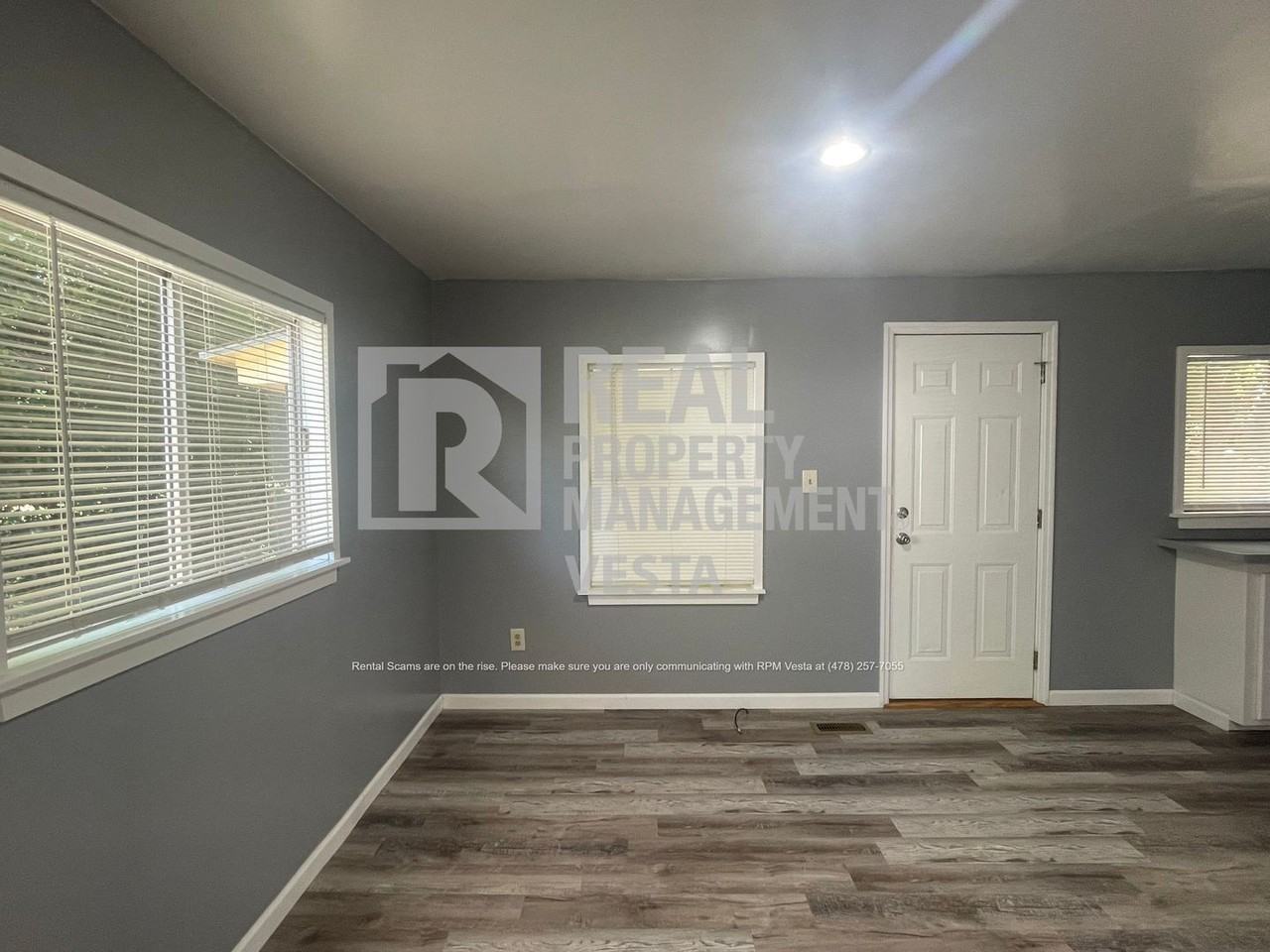 2875 Barrett Ave - Photo 6 of 17