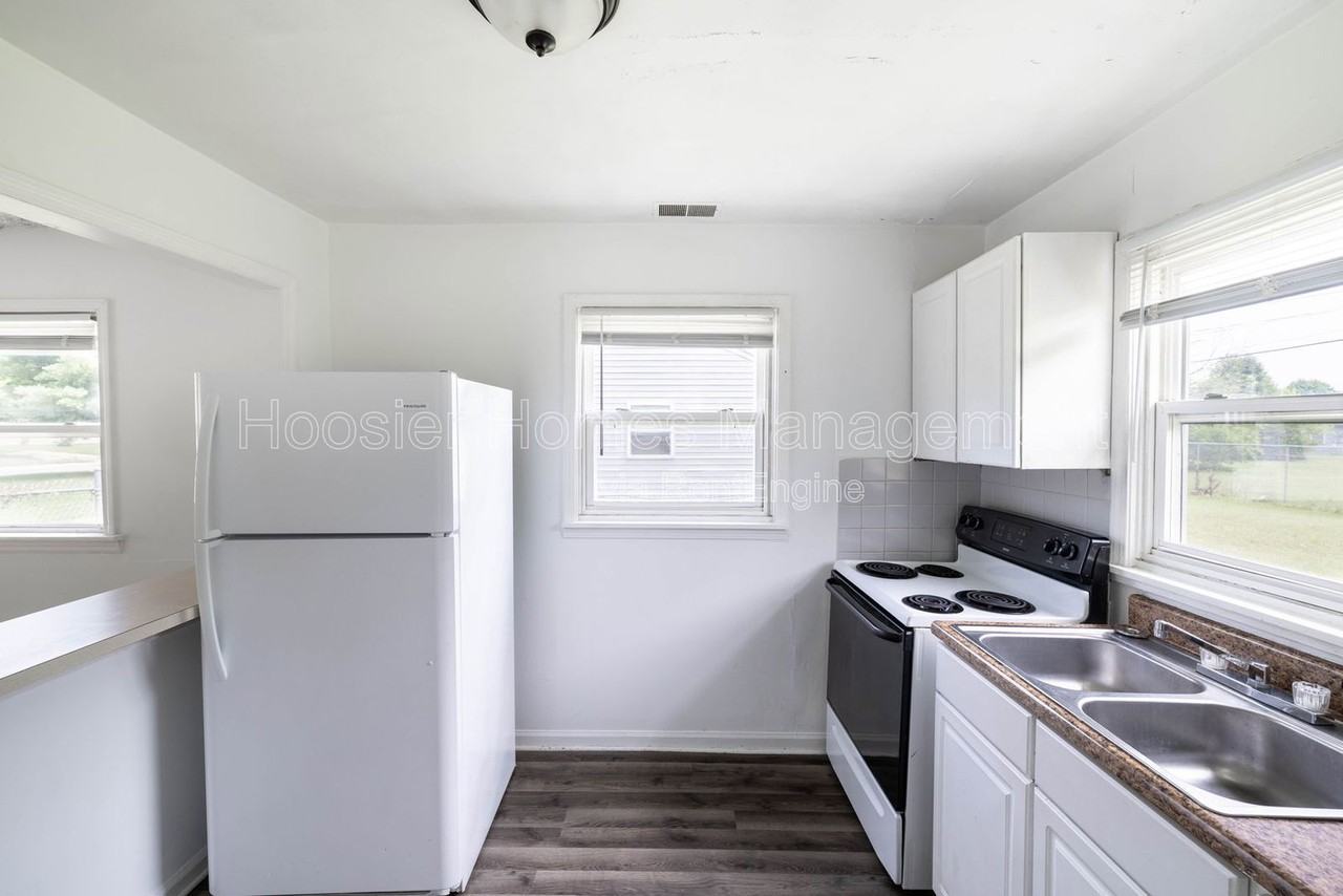 6119 Nimitz Dr - Photo 3 of 14