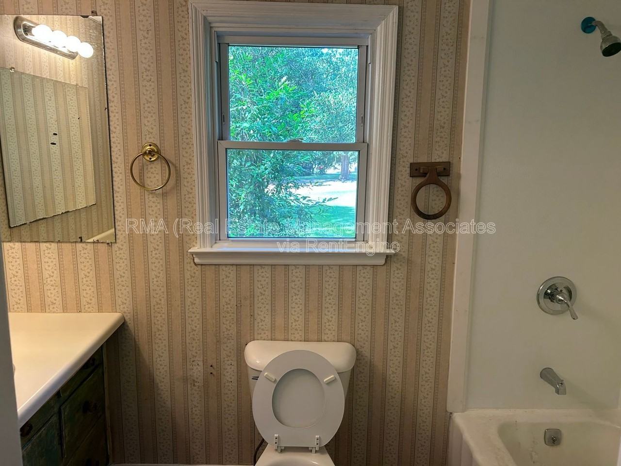 1312 Knox St - Photo 4 of 7