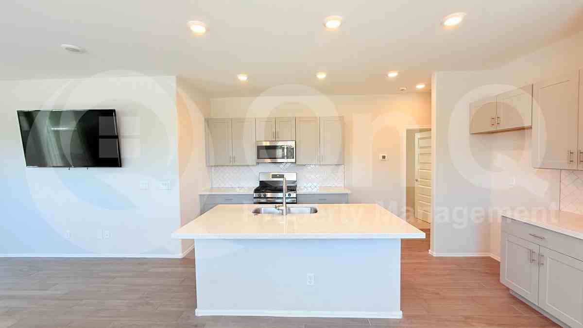 14664 W Valentine St - Photo 4 of 24