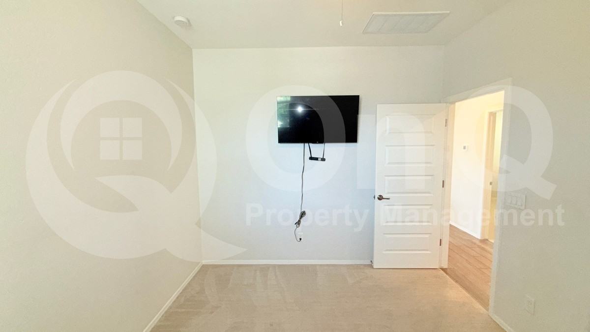 14664 W Valentine St - Photo 6 of 24