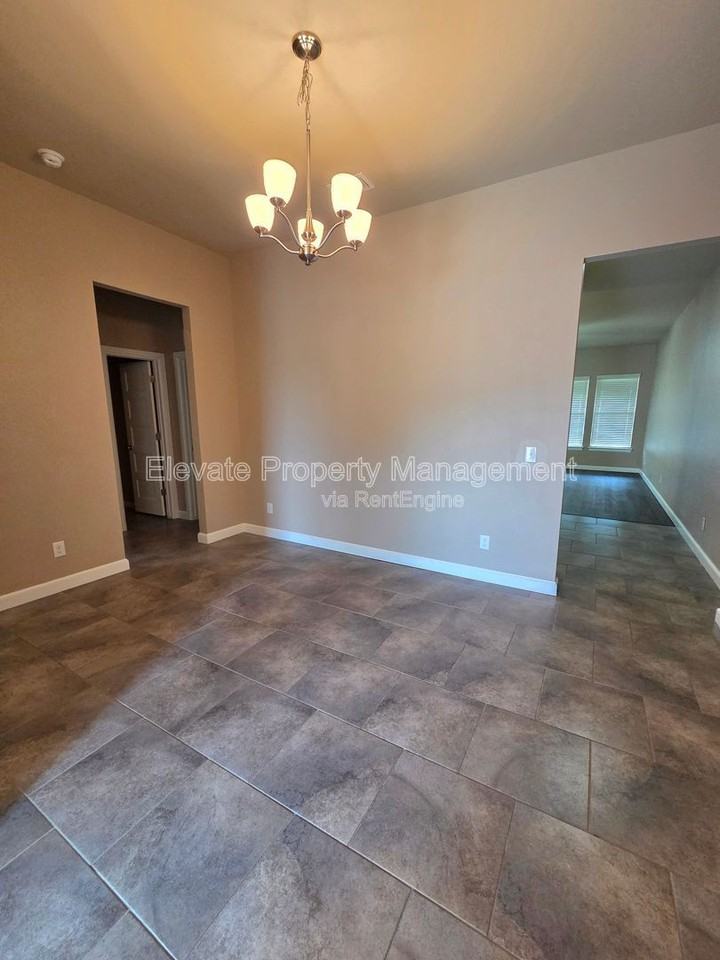 2301 Kintyre Rd - Photo 3 of 21