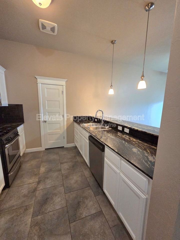 2301 Kintyre Rd - Photo 6 of 21