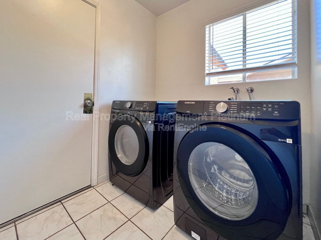 404 N Villa Ave - Photo 7 of 20