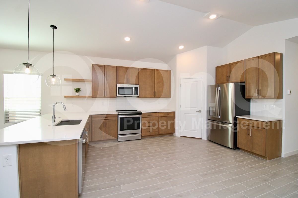 7869 N 80th Ave - Photo 3 of 22