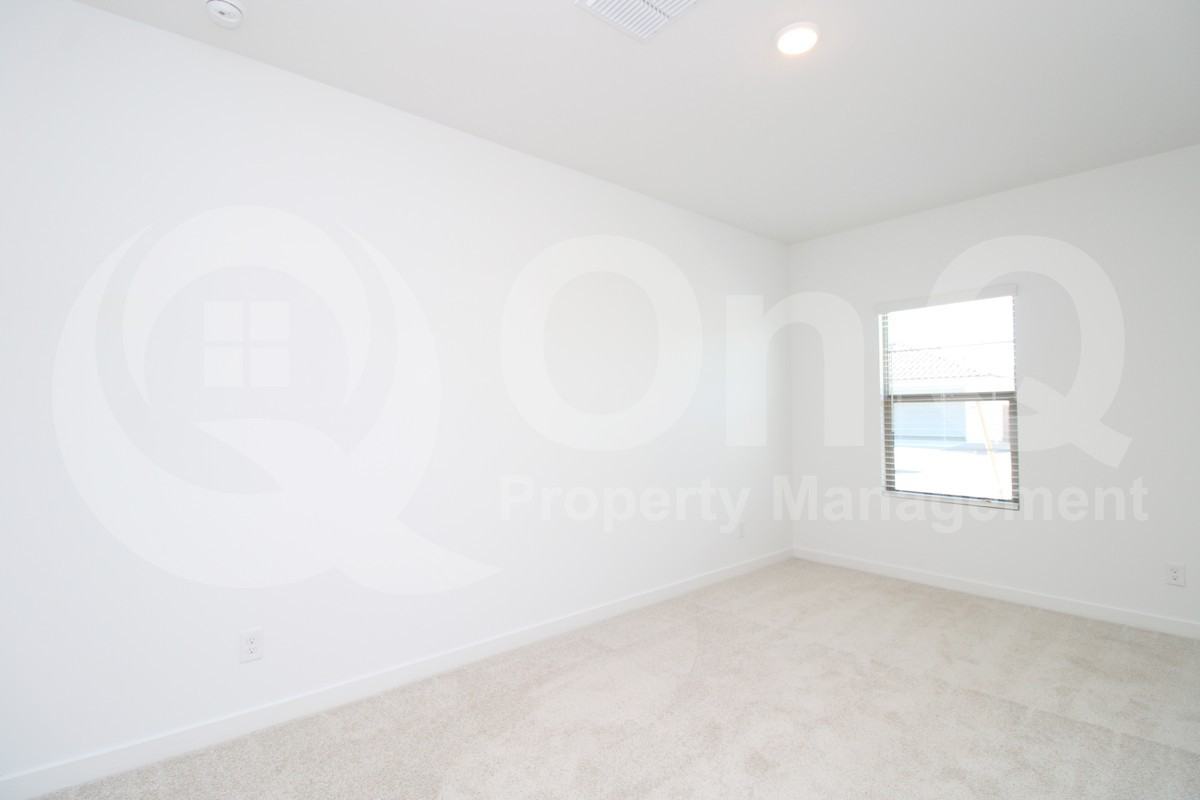 7869 N 80th Ave - Photo 7 of 22