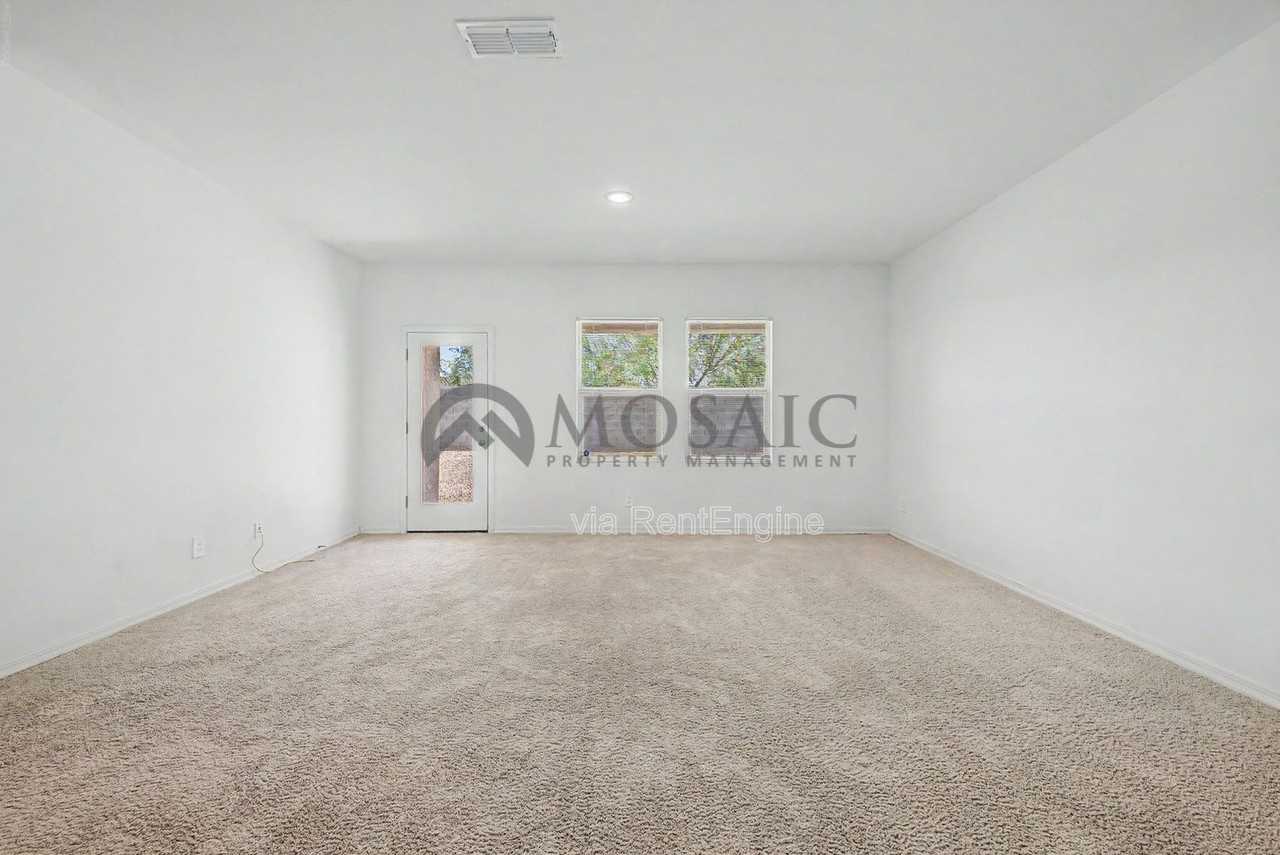 9553 W Agora Ln - Photo 7 of 34