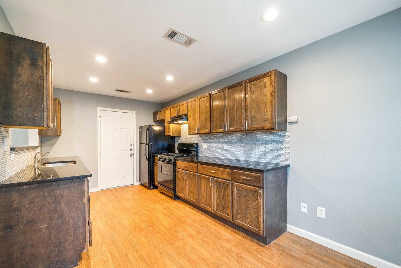 16336 Edgemere Dr - Photo 5 of 23