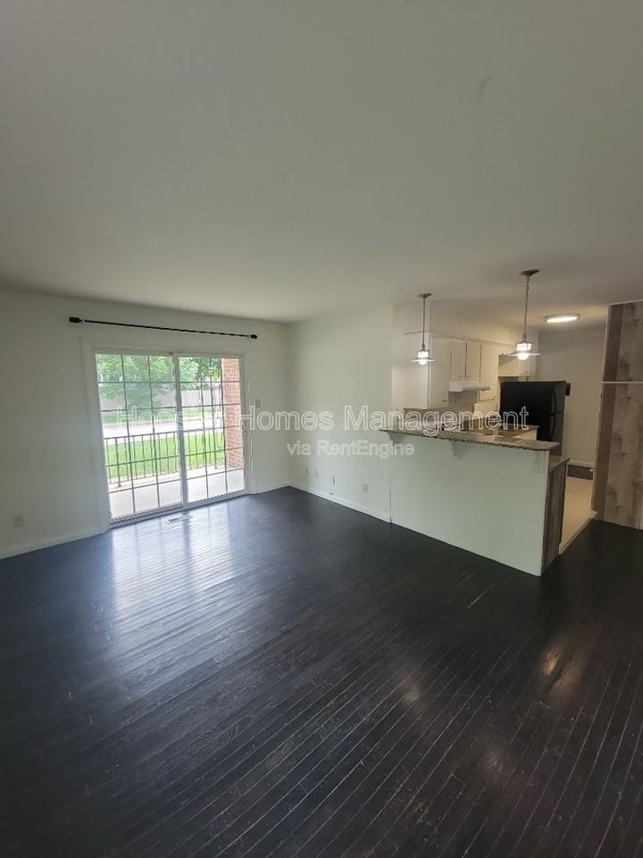770 E 61st St #1 - Photo 2 of 16