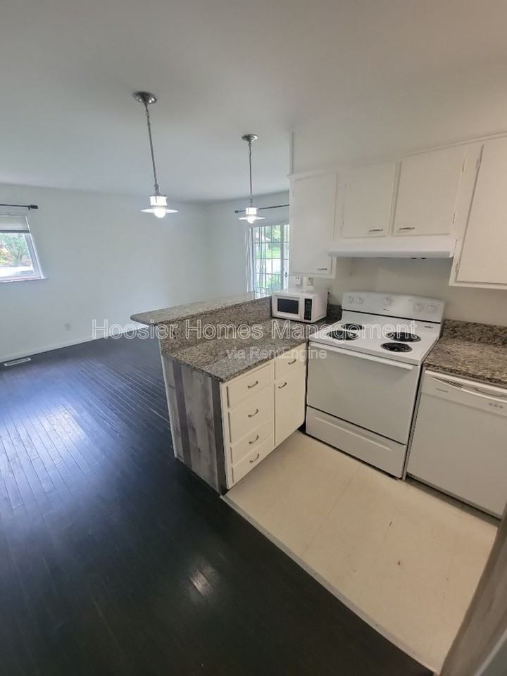 770 E 61st St #1 - Photo 3 of 16