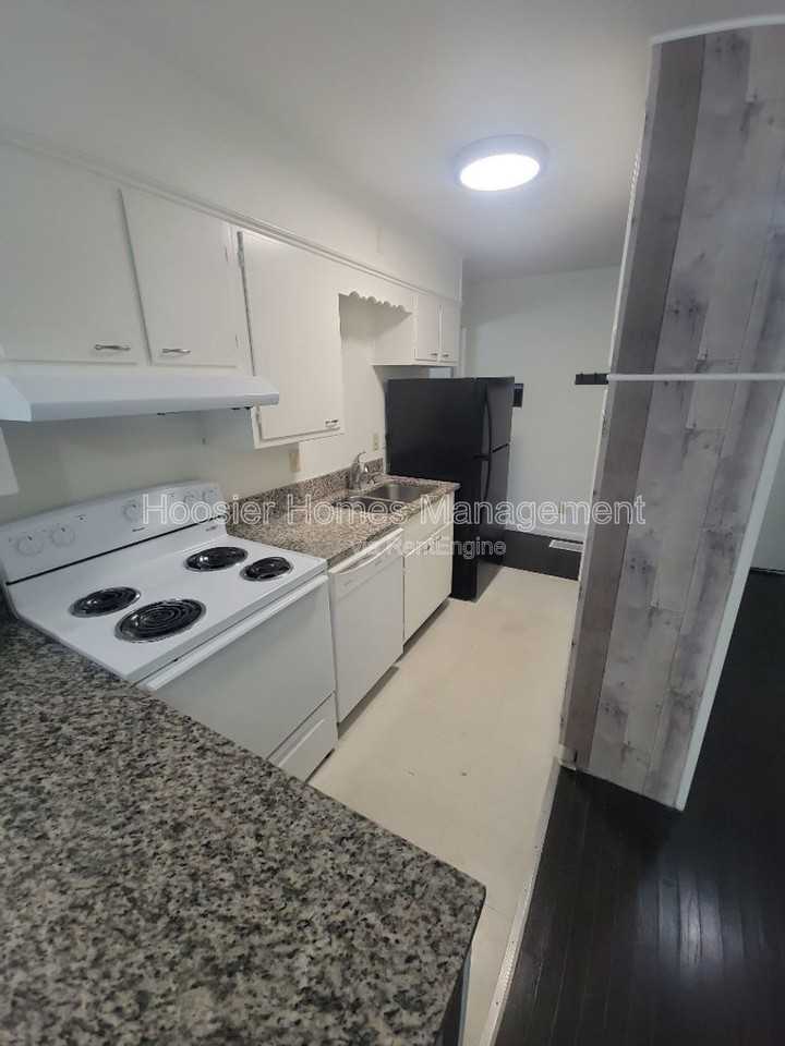 770 E 61st St #1 - Photo 4 of 16