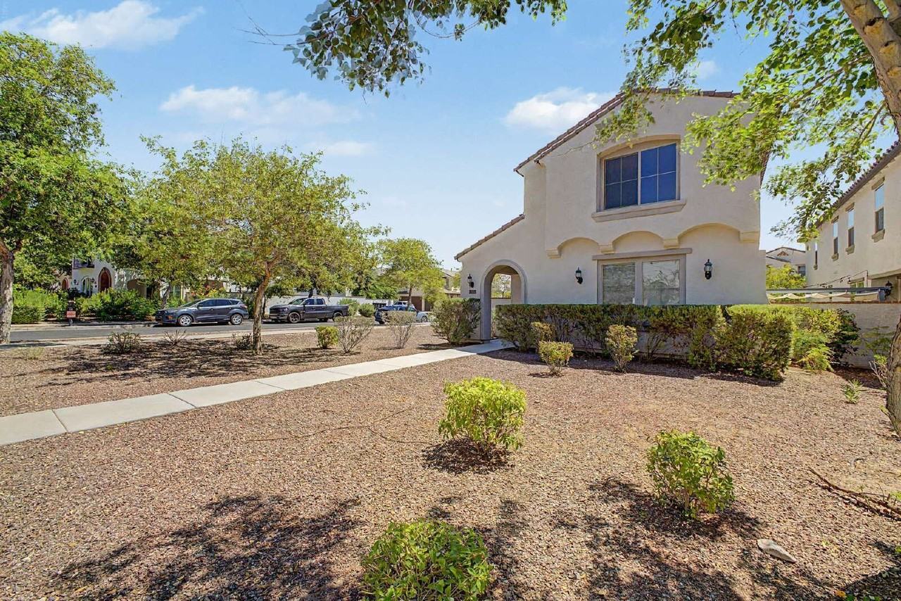 20515 W Maiden Ln - Photo 5 of 50