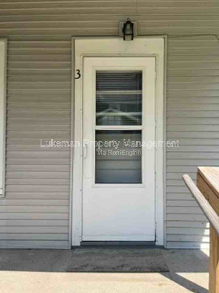 412 E Prairie St #3 - Photo 2 of 15