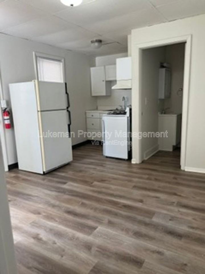 412 E Prairie St #3 - Photo 3 of 15