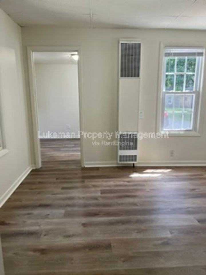 412 E Prairie St #3 - Photo 5 of 15