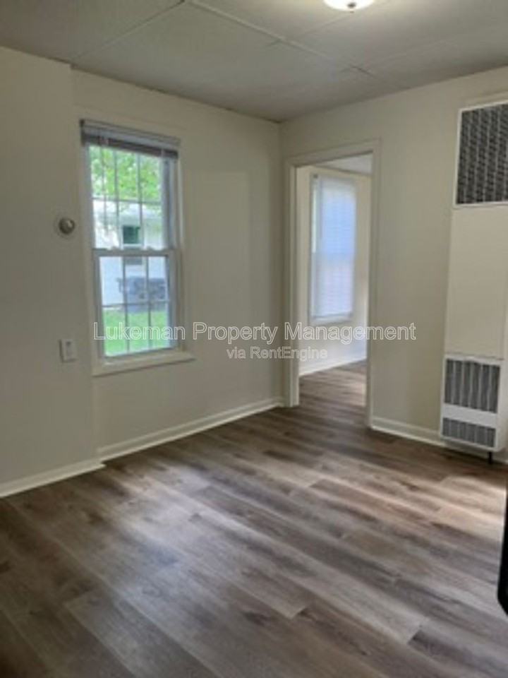412 E Prairie St #3 - Photo 6 of 15