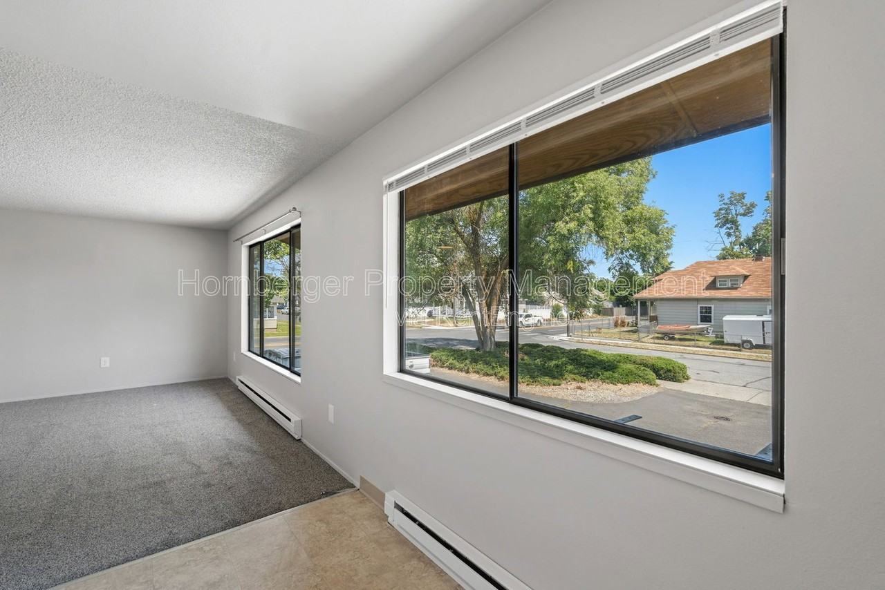 2628 E Wellesley Ave #1 - Photo 4 of 19