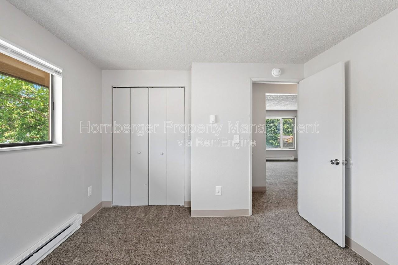 2628 E Wellesley Ave #2 - Photo 7 of 15