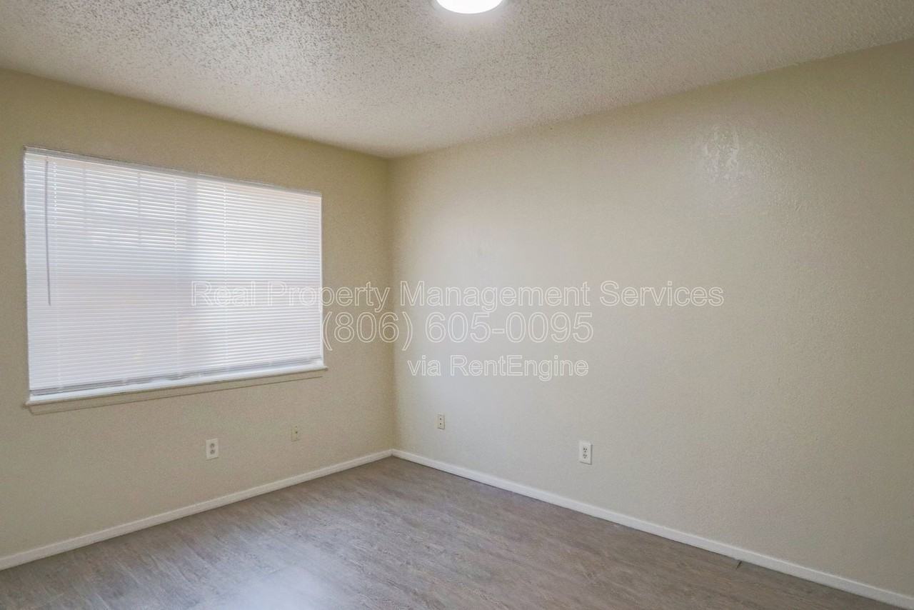 2912 Kirby Ave - Photo 7 of 10