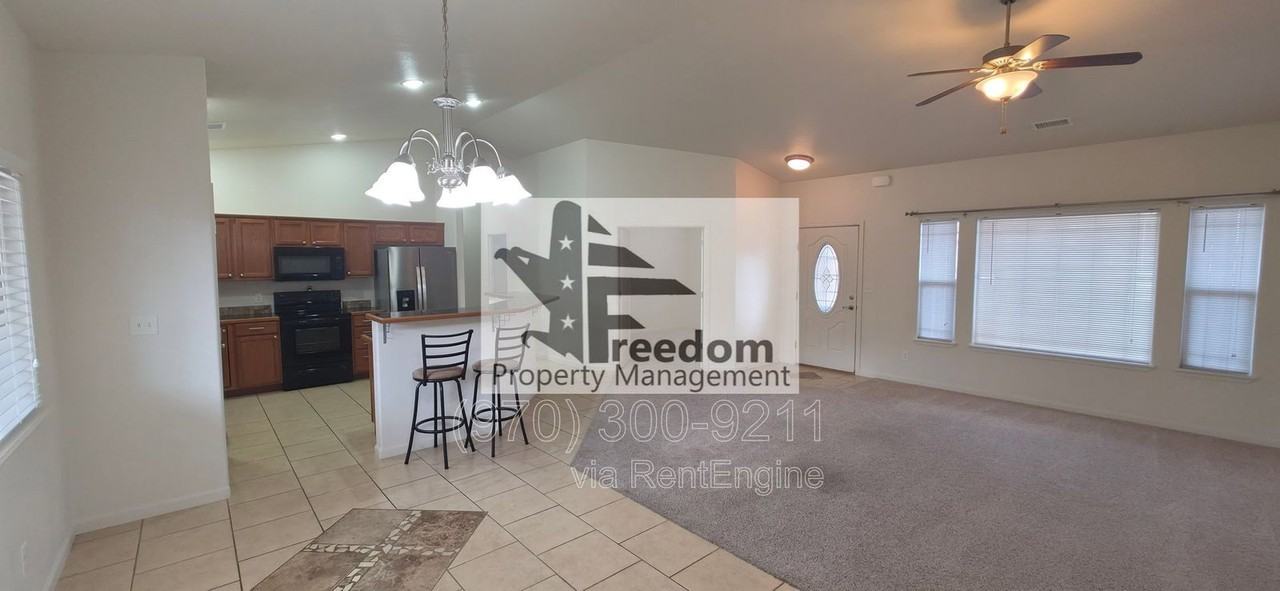 1187 Cherrywood Ave - Photo 2 of 14