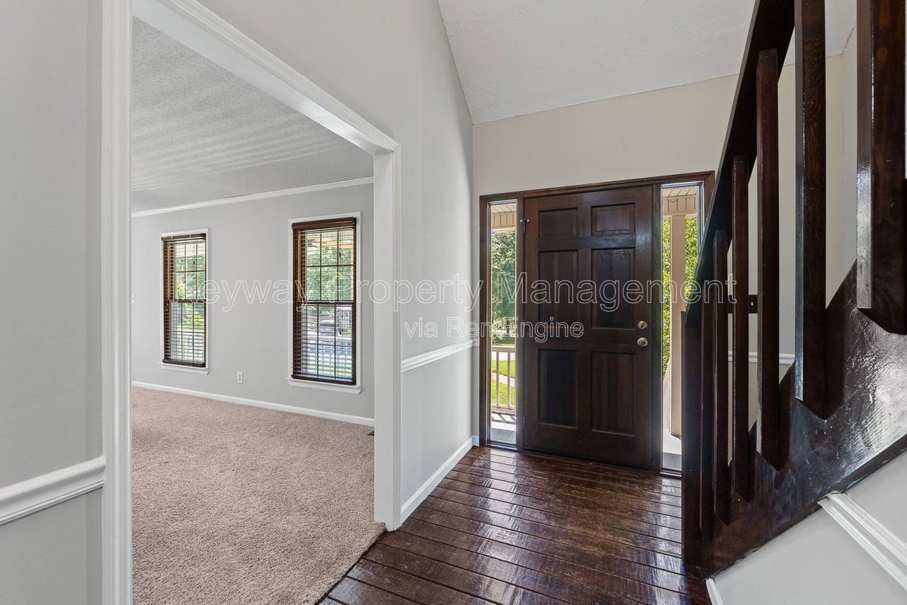 255 Silver Maple Rd - Photo 6 of 26