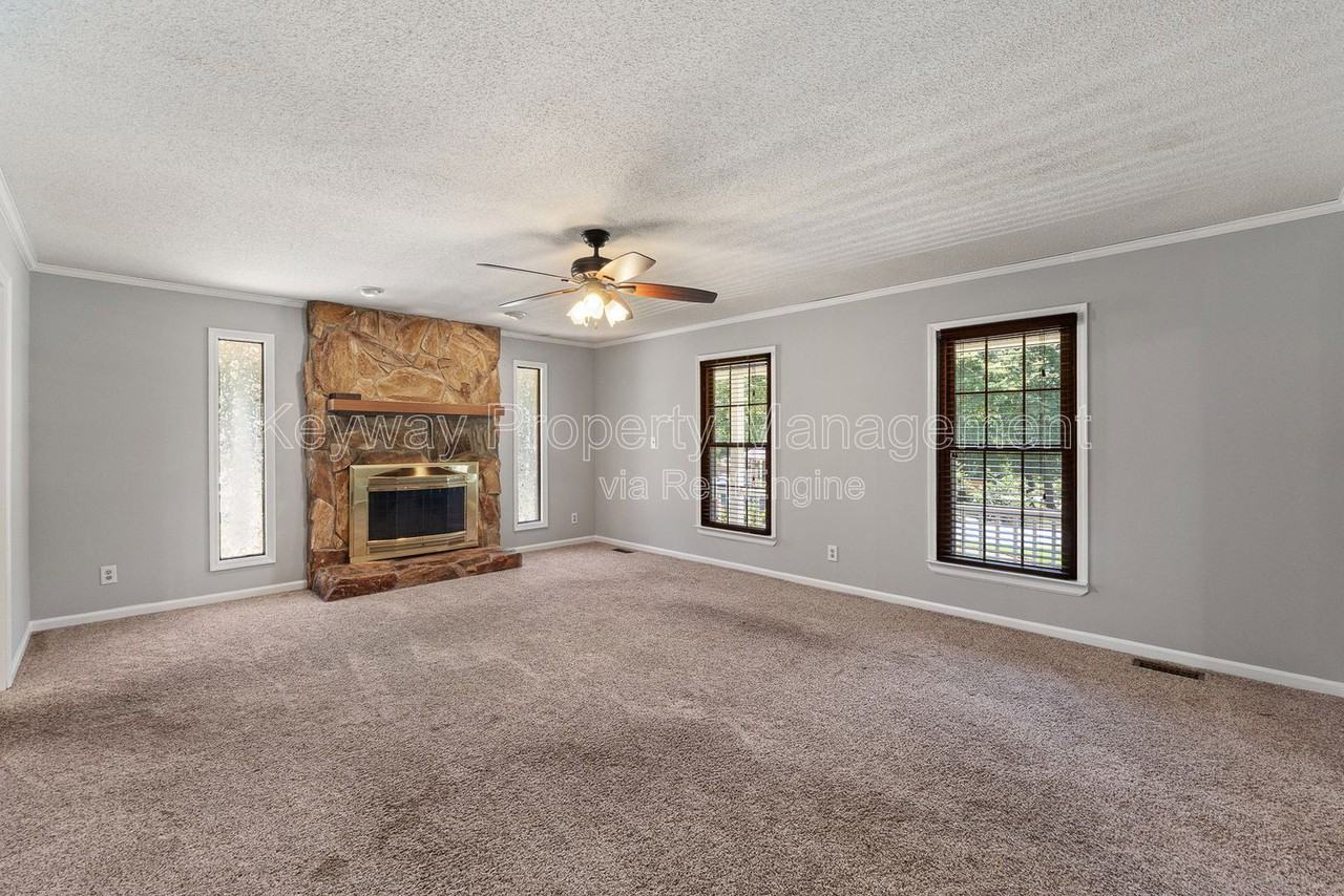 255 Silver Maple Rd - Photo 7 of 26