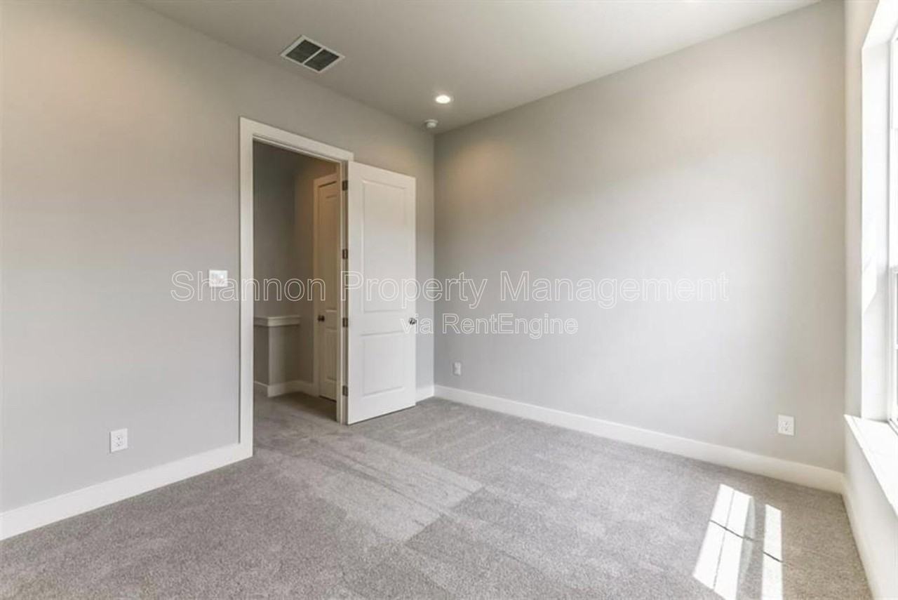 10915 Brookeshire Chase Ln - Photo 6 of 25