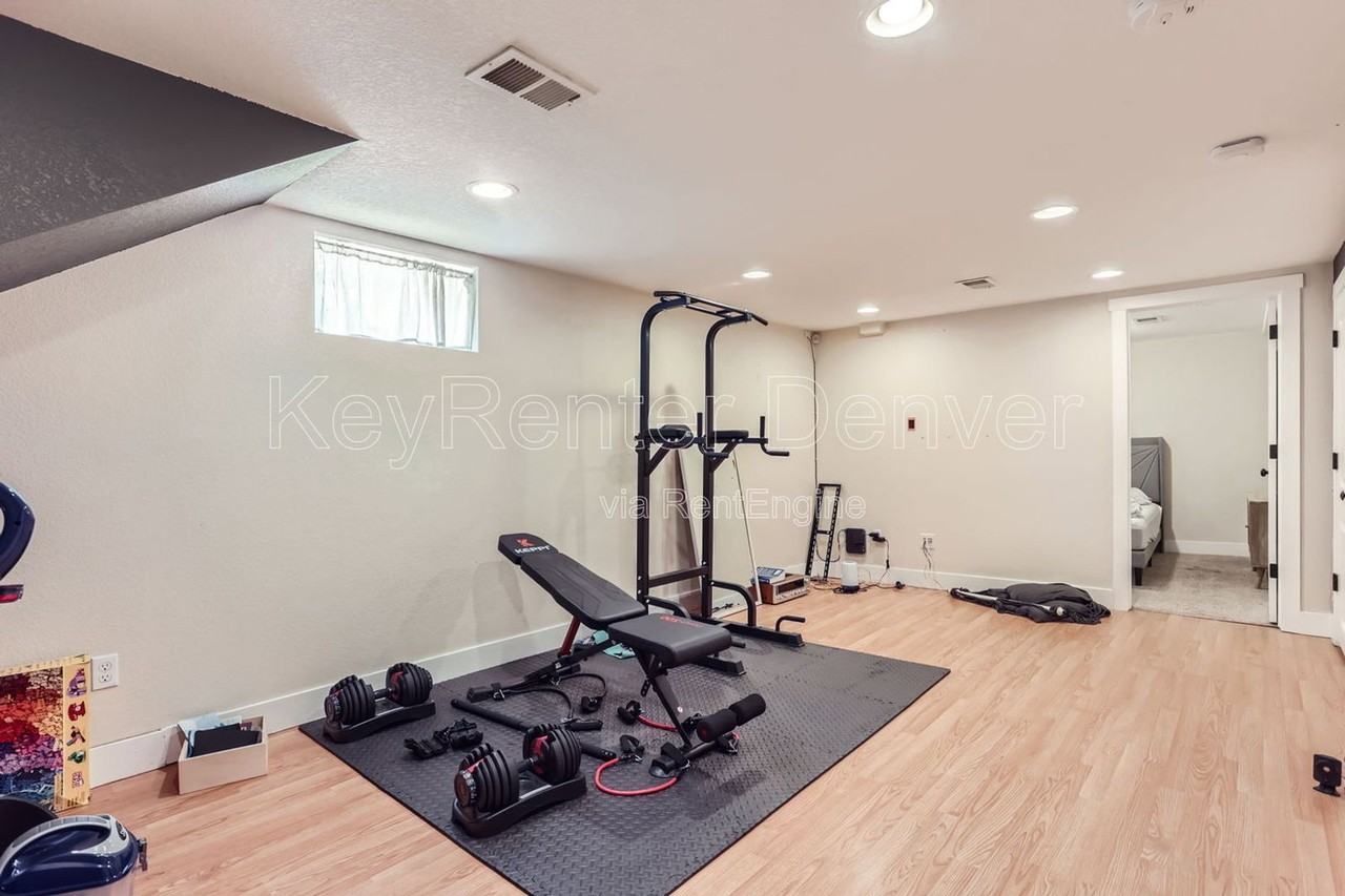 1564 Tamarac St - Photo 3 of 12