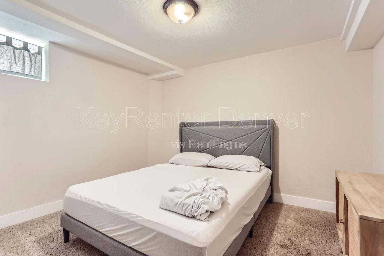 1564 Tamarac St - Photo 4 of 12