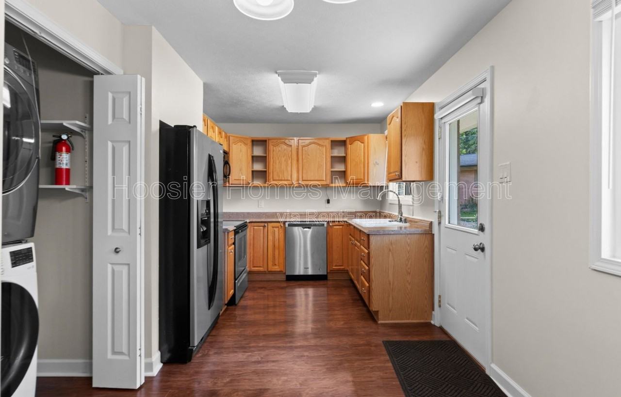 1160 Birnam Woods Trl - Photo 5 of 17
