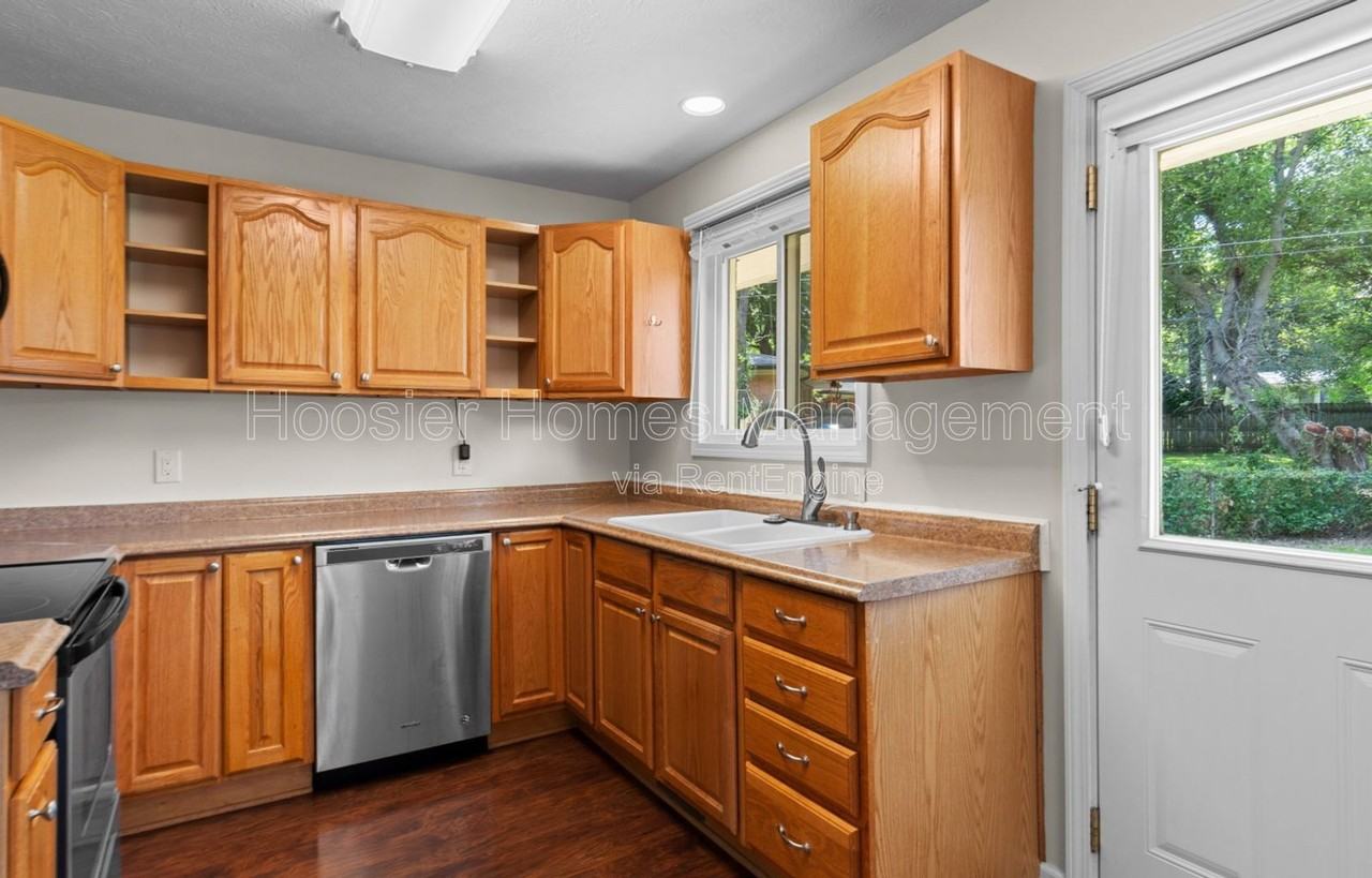 1160 Birnam Woods Trl - Photo 7 of 17